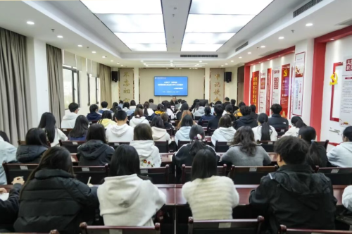 杨建平为2025级新生代表讲授专题思政课  