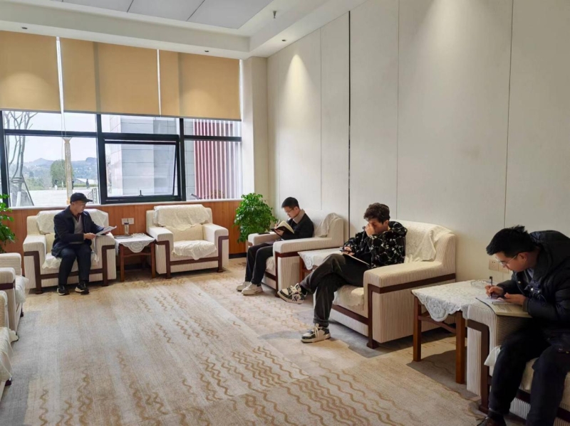 网信中心召开政治理论学习会议