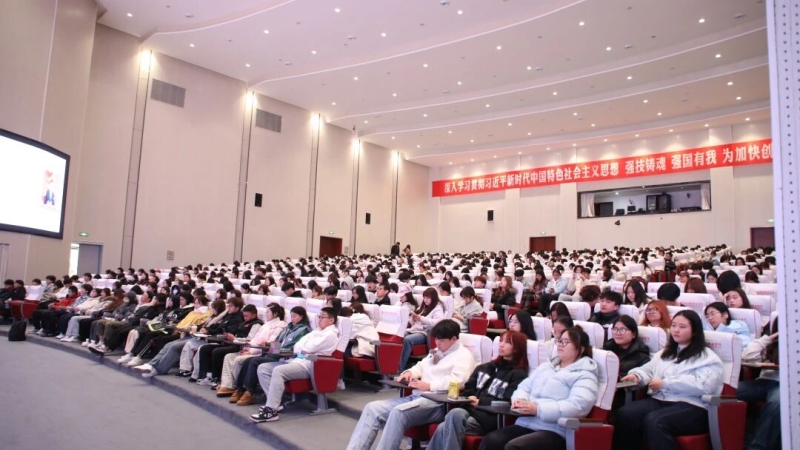 学思砺能 奋进担责—我校举行2025年秋季“文旅英才”班干部综合能力提升专题培训